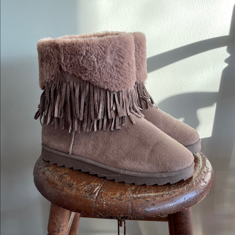 Mudd Fringe Fur-Lined Boots - Tan size: 9